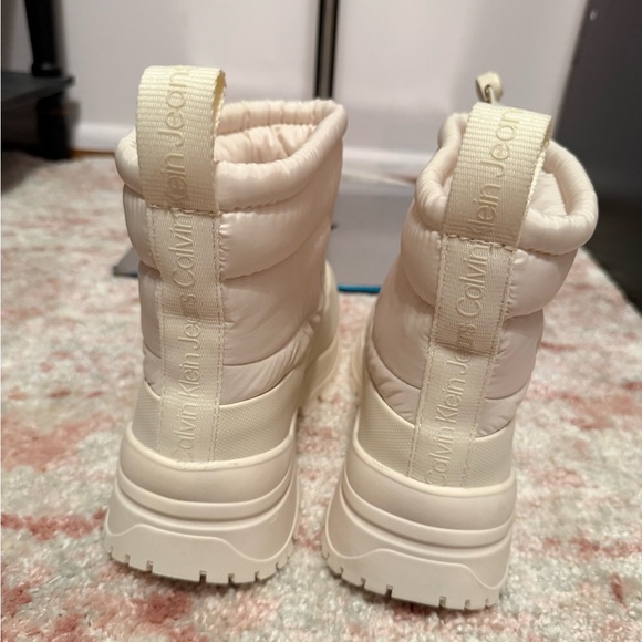 Calvin Klein Off-White Quilted Lug Sole Snow Booties - Picture 3 of 5